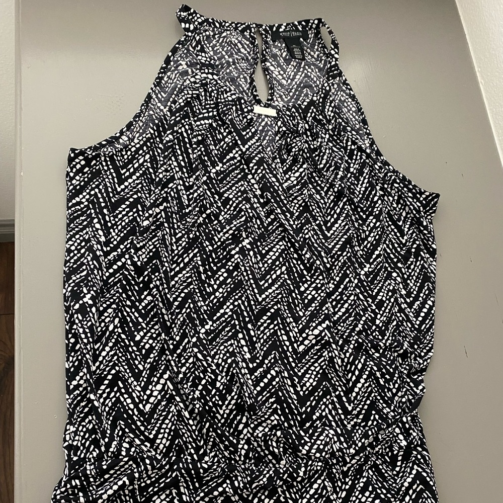 White House Black Market B&W XL Blouse 🖤🤍